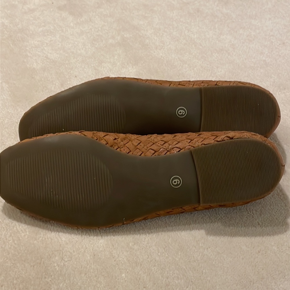Handcrafted woven tan ballet flats. Size 9 - Picture 4 of 6